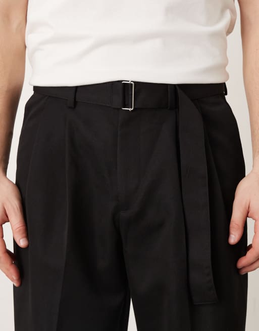 ASOS DESIGN - Pantalones de sastre negros de pernera ancha con pinzas dobles y detalle de cinturón, 4 de 5