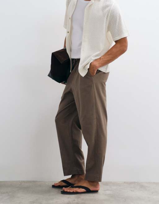 ASOS DESIGN pantalones de sastre relajados de pernera cónica con efecto lino en marrón, 2 de 5