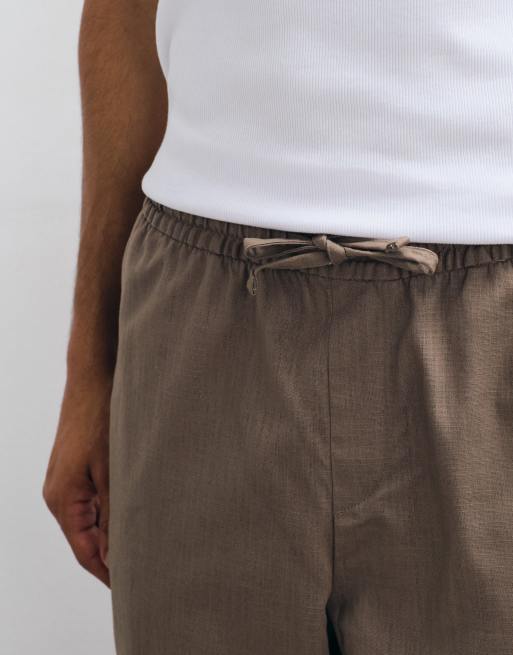 ASOS DESIGN pantalones de sastre relajados de pernera cónica con efecto lino en marrón, 4 de 5