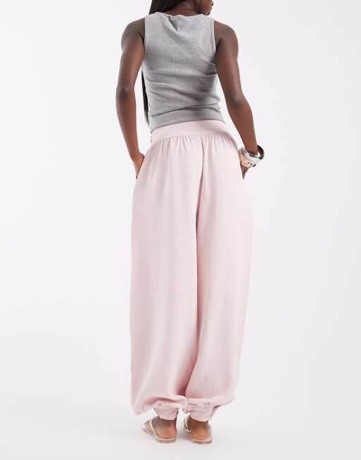 ASOS DESIGN - Pantalones de sastre rosas de corte globo con bajos ajustados, 5 de 5