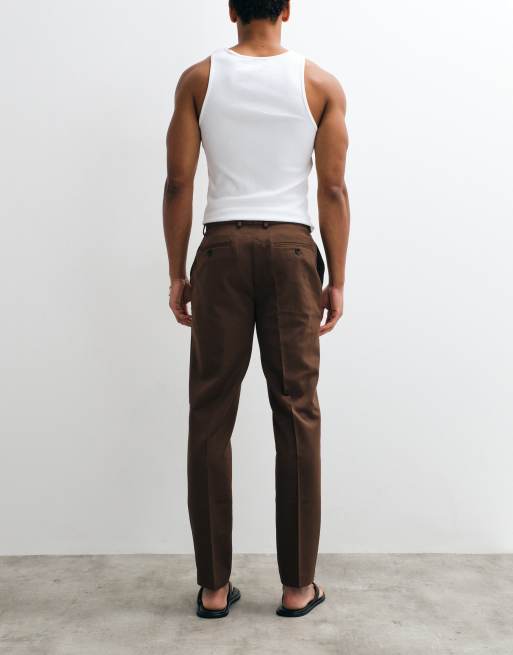 ASOS DESIGN pantalones de sastre slim en marrón oscuro con pliegue marcado, 4 de 5
