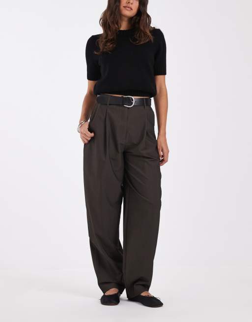 ASOS DESIGN pantalones de sastre tipo barrel con cinturón y brillo marrón, 1 de 5
