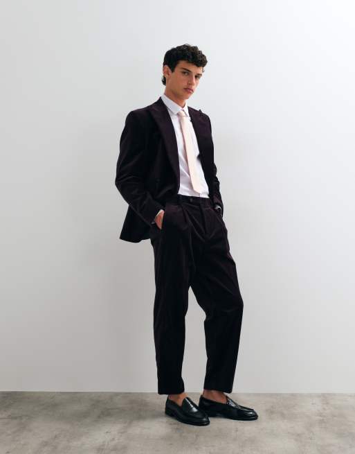ASOS DESIGN - Traje morado oscuro de corte tapered holgado con pliegue delantero de terciopelo de algodón, 2 de 3