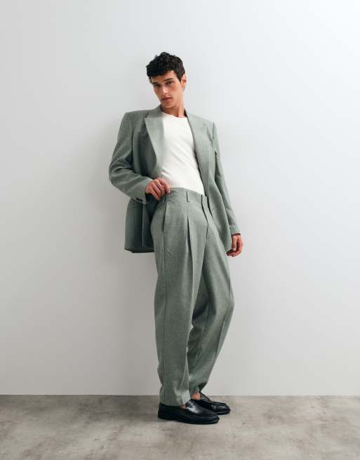 ASOS DESIGN - Traje verde de corte tapered extragrande con detalle plisado, 2 de 3
