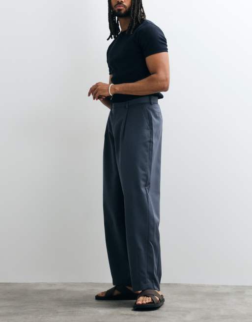 ASOS DESIGN pantalones de vestir de pernera barril ancha plisados en azul, 2 de 5