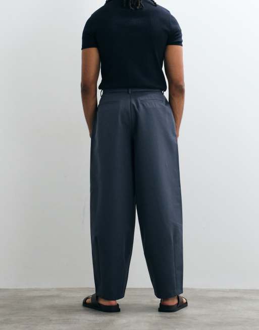 ASOS DESIGN pantalones de vestir de pernera barril ancha plisados en azul, 5 de 5