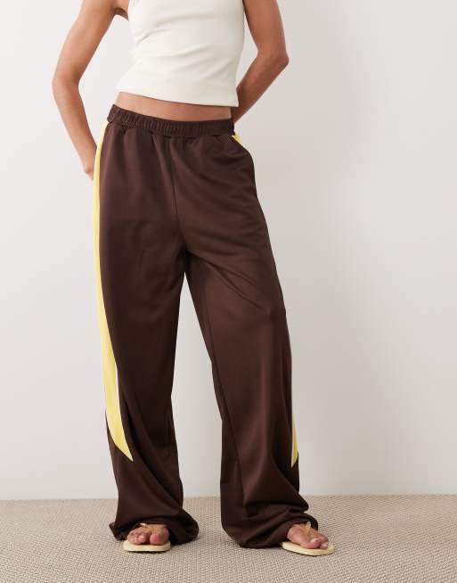 ASOS DESIGN - Pantalones marrón chocolate de pernera ancha con detalle de ribetes de tricot, 2 de 5