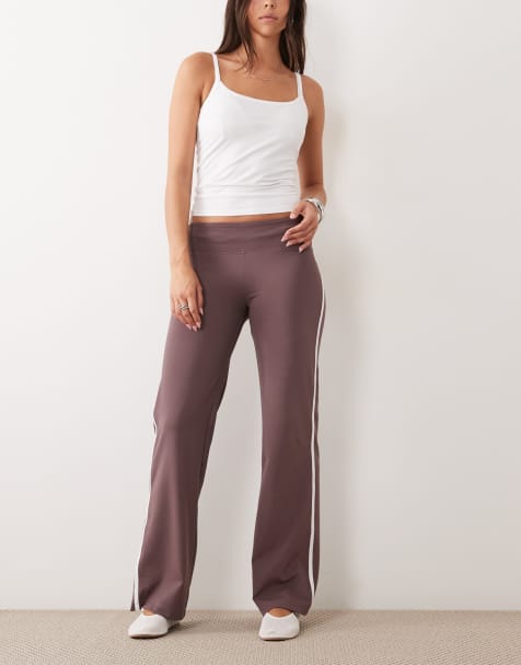ASOS DESIGN - Pantalones marrón chocolate para yoga de corte slim con raya lateral - view 1