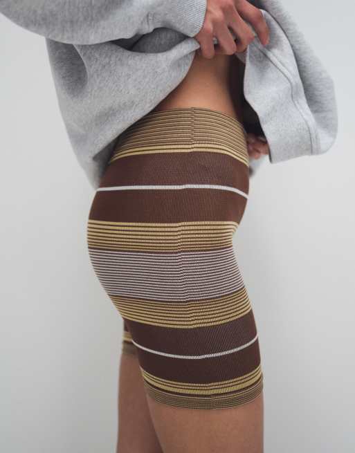 ASOS DESIGN - Pantalones muy cortos marrón chocolate a rayas sin costuras, 5 de 9