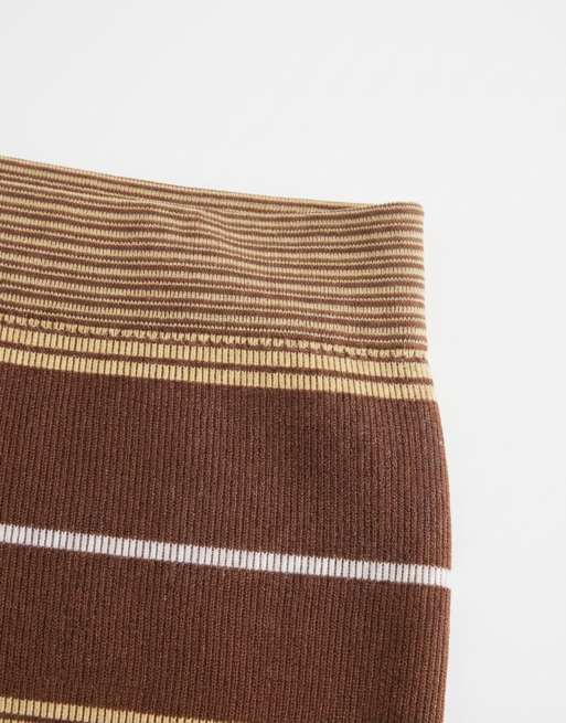 ASOS DESIGN - Pantalones muy cortos marrón chocolate a rayas sin costuras, 8 de 9