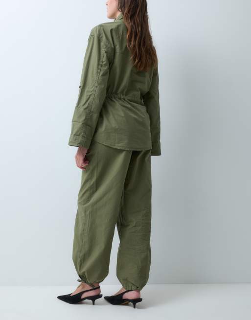 ASOS DESIGN pantalones utilitarios de conjunto caqui, 5 de 5