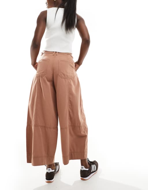 ASOS DESIGN - Pantaloni a cilindro color ruggine slavato con etichetta, 3 di 5
