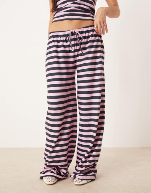 ASOS DESIGN - Pantaloni a fondo ampio a righe blu navy e rosa in coordinato, 2 di 5