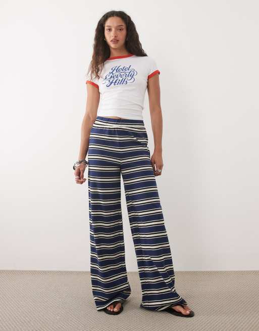 ASOS DESIGN - Pantaloni a fondo ampio a righe color blu navy e crema in coordinato