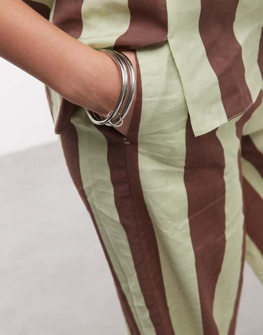 ASOS DESIGN - Pantaloni a fondo ampio a righe con spacco in coordinato, 2 di 5