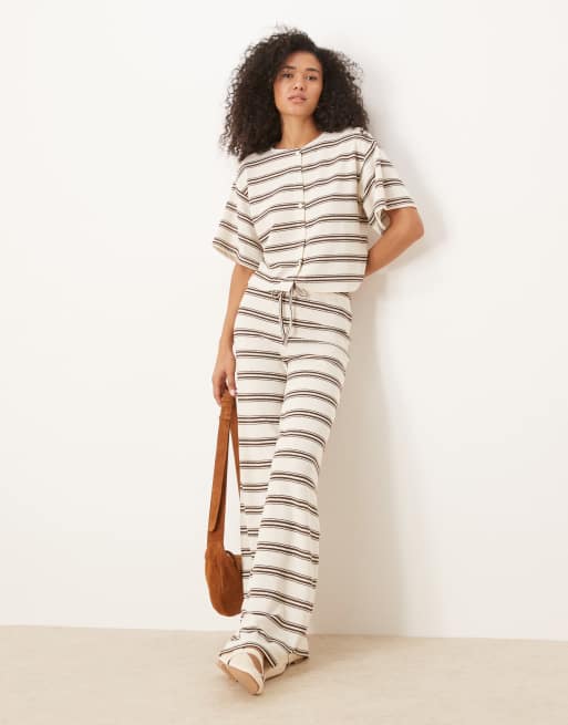 ASOS DESIGN - Pantaloni a fondo ampio a vita media color avorio a righe con design cut and sew