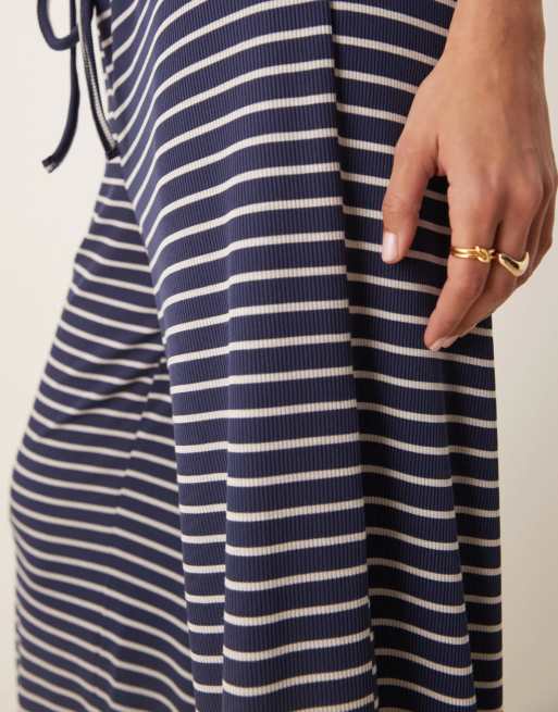 ASOS DESIGN - Pantaloni a fondo ampio blu navy a righe in coordinato, 4 di 5
