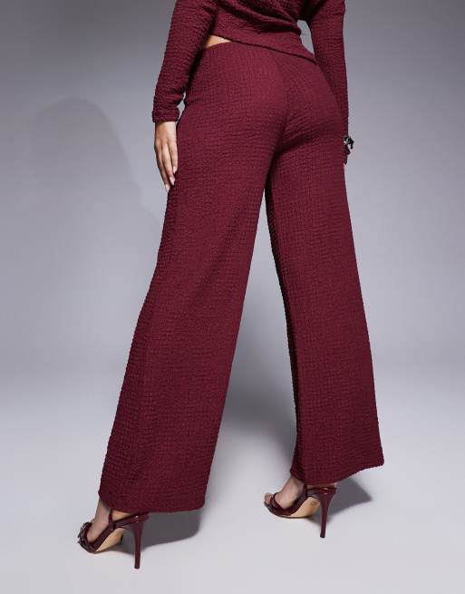 ASOS DESIGN - Pantaloni a fondo ampio bordeaux testurizzati in coordinato, 4 di 5