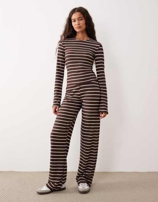 ASOS DESIGN - Pantaloni a fondo ampio color cioccolato a coste in coordinato