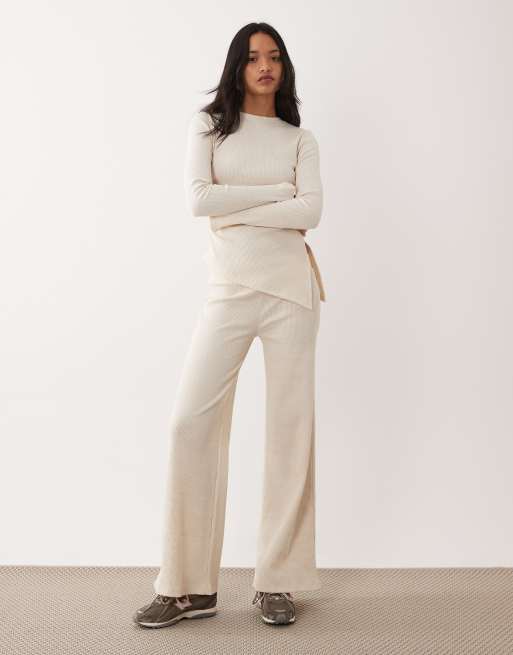 ASOS DESIGN - Pantaloni a fondo ampio color crema a coste in coordinato