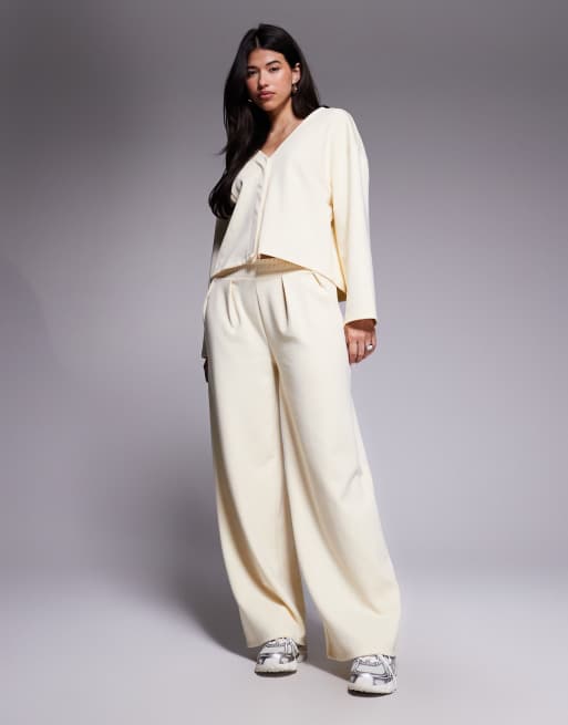 ASOS DESIGN - Pantaloni a fondo ampio color crema in tessuto interlock in coordinato