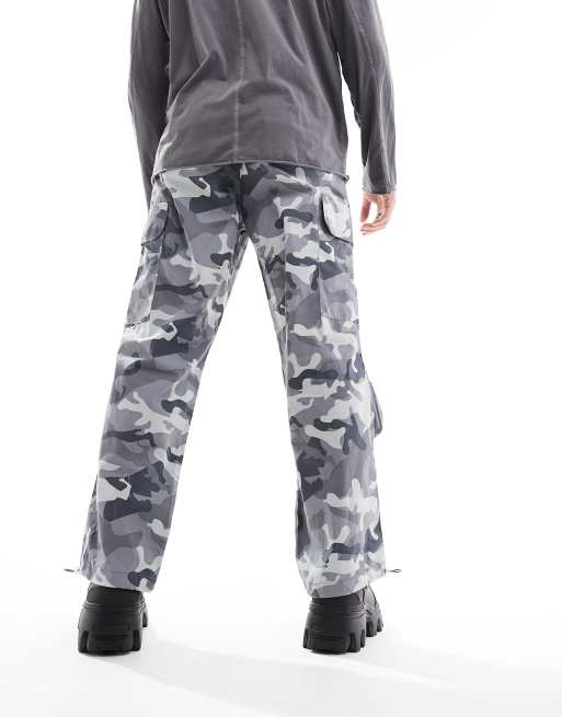 ASOS DESIGN - Pantaloni a fondo ampio grigi con stampa mimetica, 3 di 5