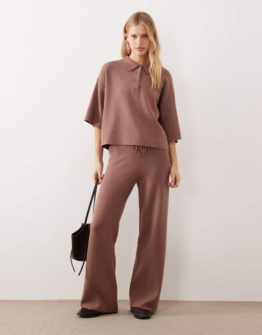 ASOS DESIGN - Coordinato color noce moscata con polo squadrata con abbottonatura nascosta e pantaloni con fondo ampio, 2 di 3
