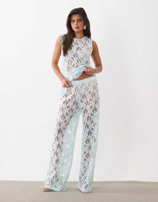 ASOS DESIGN - Coordinato con canotta lunga oversize in pizzo trasparente e pantaloni a fondo ampio blu pallido, 2 di 3