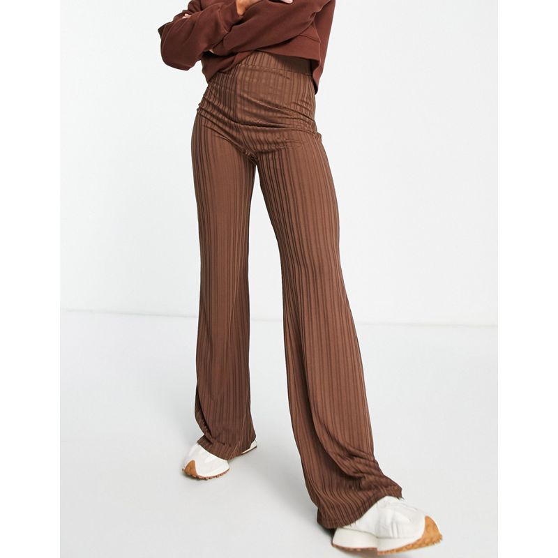Pantaloni con fondo ampio Donna DESIGN - Pantaloni a fondo ampio in raso a righe color cioccolato