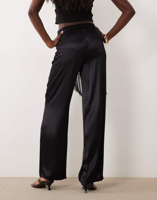 ASOS DESIGN - Pantaloni a fondo ampio in raso neri con frange e design avvolgente, 5 di 5