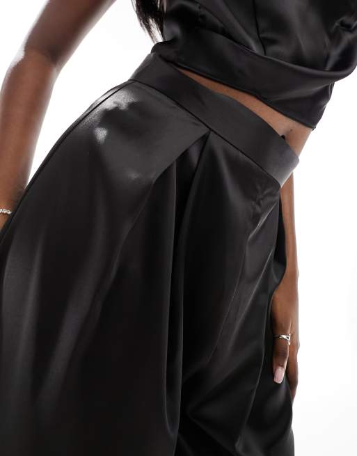 ASOS DESIGN - Pantaloni a fondo ampio in raso neri in coordinato, 3 di 5