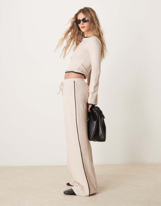 ASOS DESIGN - Pantaloni a fondo ampio in tessuto spazzolato color crema con profili a contrasto