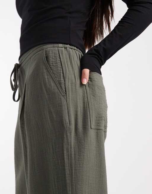 ASOS DESIGN - Pantaloni a fondo ampio morbidi testurizzati verde medio, 5 di 5