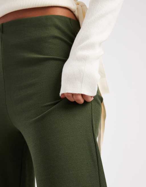 ASOS DESIGN - Pantaloni a fondo ampio pesanti a coste verde oliva, 4 di 5