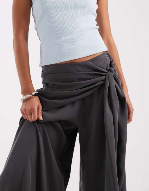 ASOS DESIGN pantaloni a gamba larga con dettaglio foulard grigio antracite, 3 di 5
