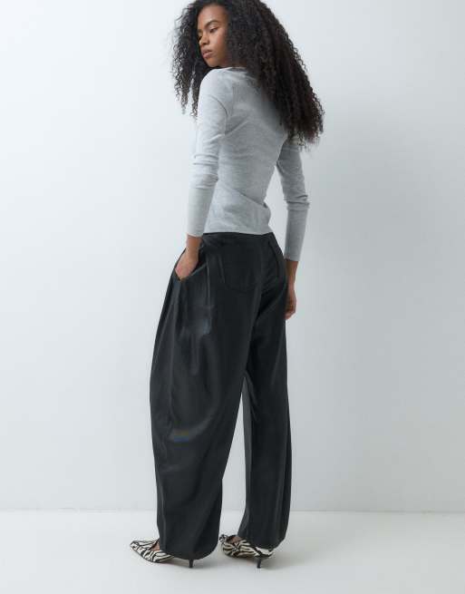 ASOS DESIGN pantaloni a gamba larga con piega laterale spalmati neri, 5 di 5