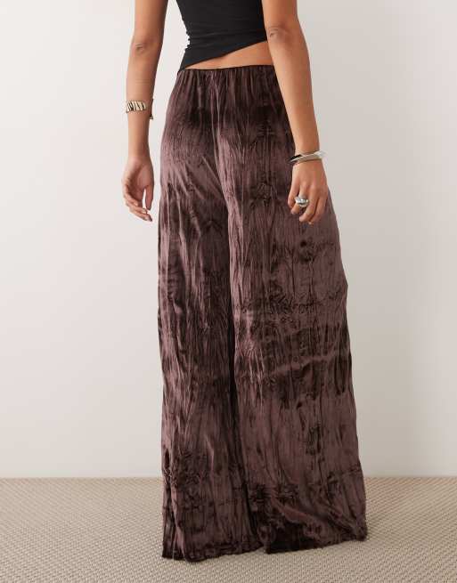 ASOS DESIGN pantaloni a gamba larga in velluto stropicciato color cioccolato, 2 di 5