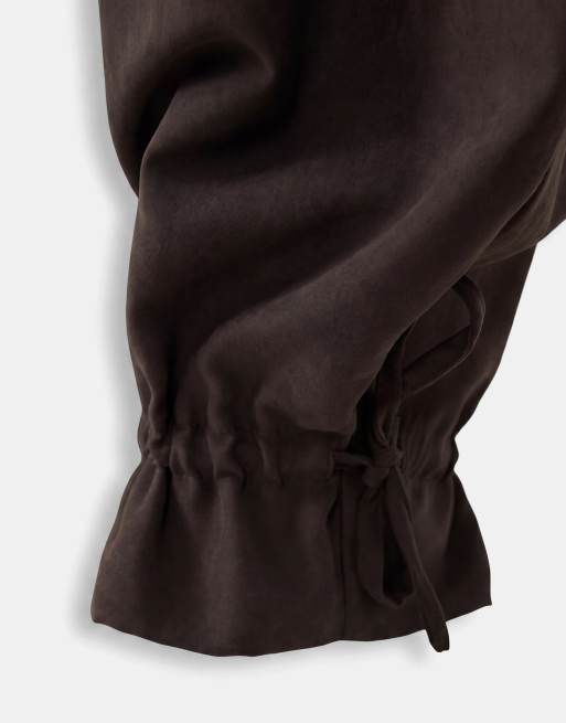 ASOS DESIGN - Pantaloni a palloncino sartoriali marroni con volant sull'orlo, 8 di 9
