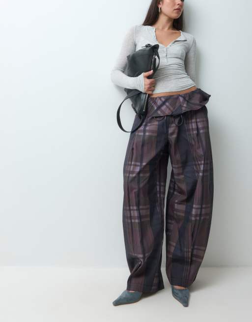 ASOS DESIGN pantaloni a quadri con dettaglio in vita ripiegata, 1 di 5