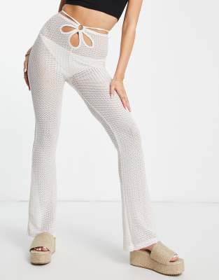 ASOS DESIGN - Pantaloni a zampa all'uncinetto trasparente crema con dettaglio ad anello