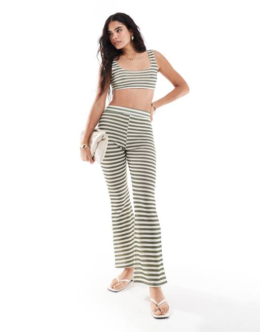 ASOS DESIGN - Pantaloni a zampa color crema e oliva a righe testurizzati in coordinato