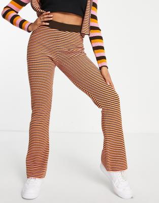 ASOS DESIGN - Pantaloni a zampa in maglia a righe in coordinato