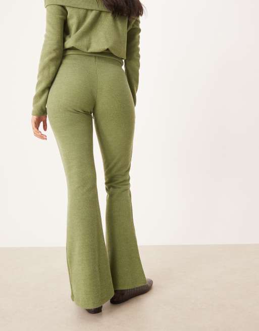 ASOS DESIGN - Pantaloni a zampa morbidissimi kaki in coordinato, 4 di 5