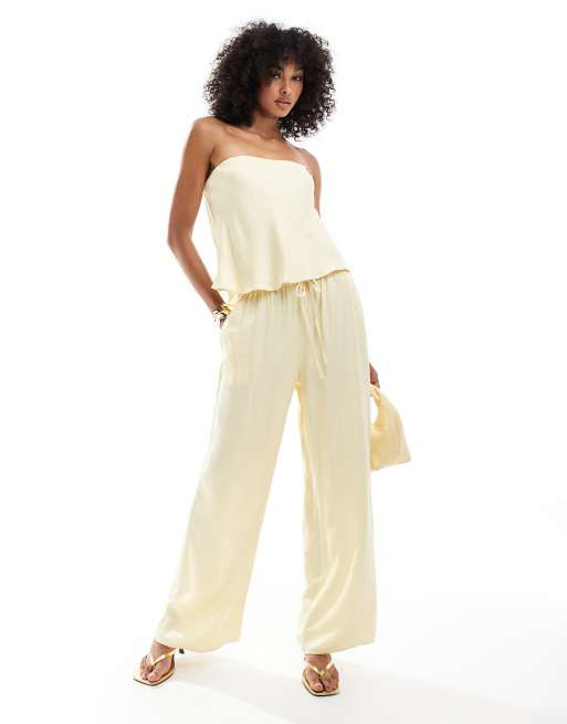 ASOS DESIGN - Pantaloni ampi in raso color latticello in coordinato