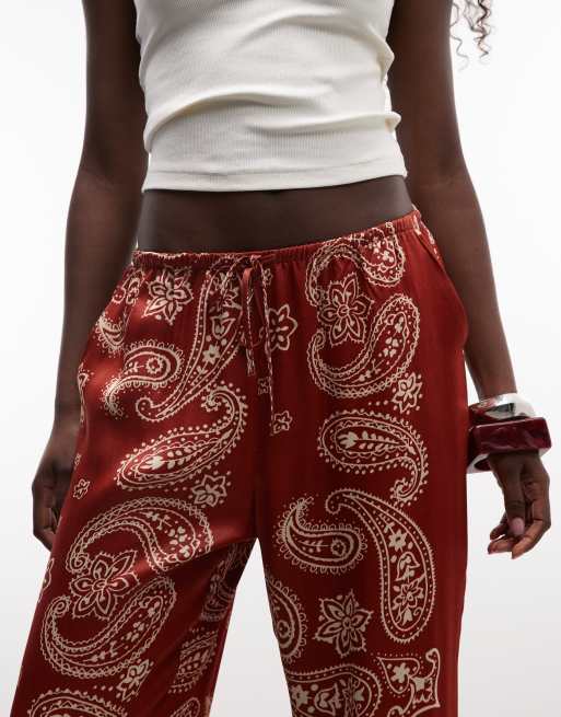 ASOS DESIGN pantaloni ampi in raso con stampa paisley rossa coordinato, 3 di 5