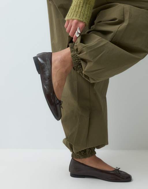 ASOS DESIGN pantaloni balloon in khaki, 4 di 5