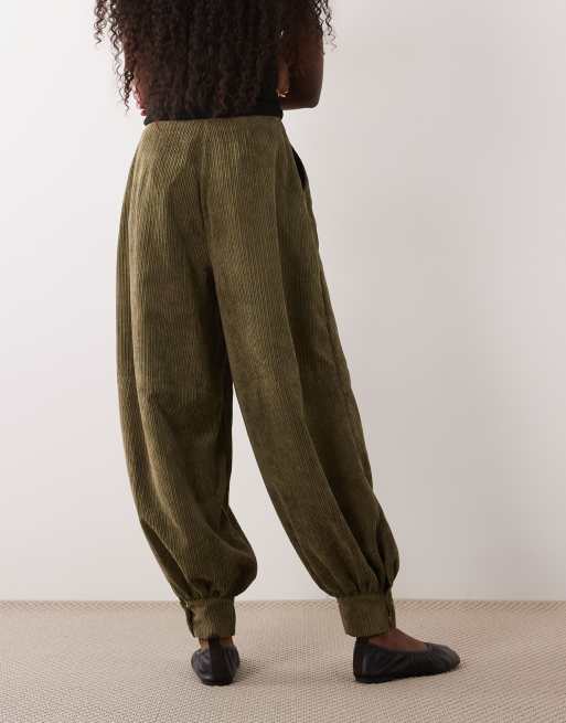 ASOS DESIGN pantaloni balloon in velluto a coste color kaki, 4 di 5