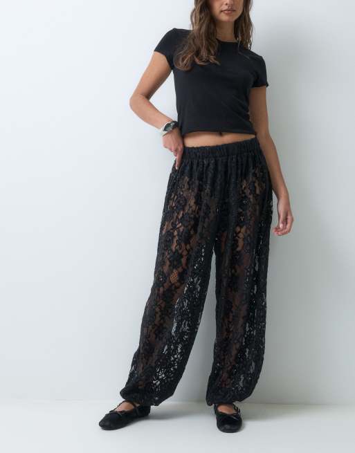 ASOS DESIGN pantaloni balloon in velluto e pizzo neri, 2 di 5