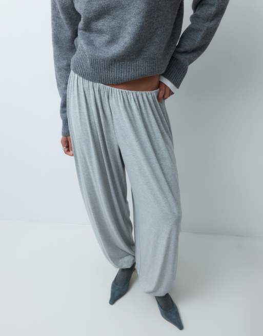 ASOS DESIGN pantaloni balloon oversize in jersey drappeggiato grigio mélange, 2 di 5