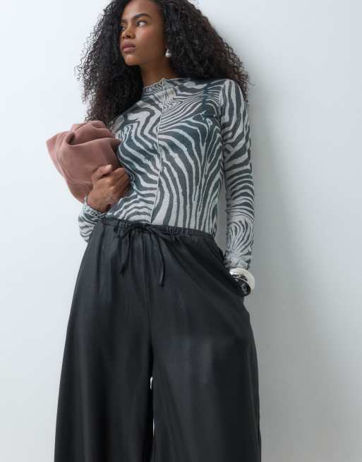 ASOS DESIGN pantaloni balloon spalmati neri, 3 di 5